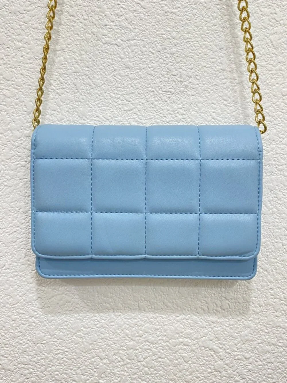 Light Blue Quilted Crossbody Bag Gold Chain Strap Purse - Picture 3 of 13
